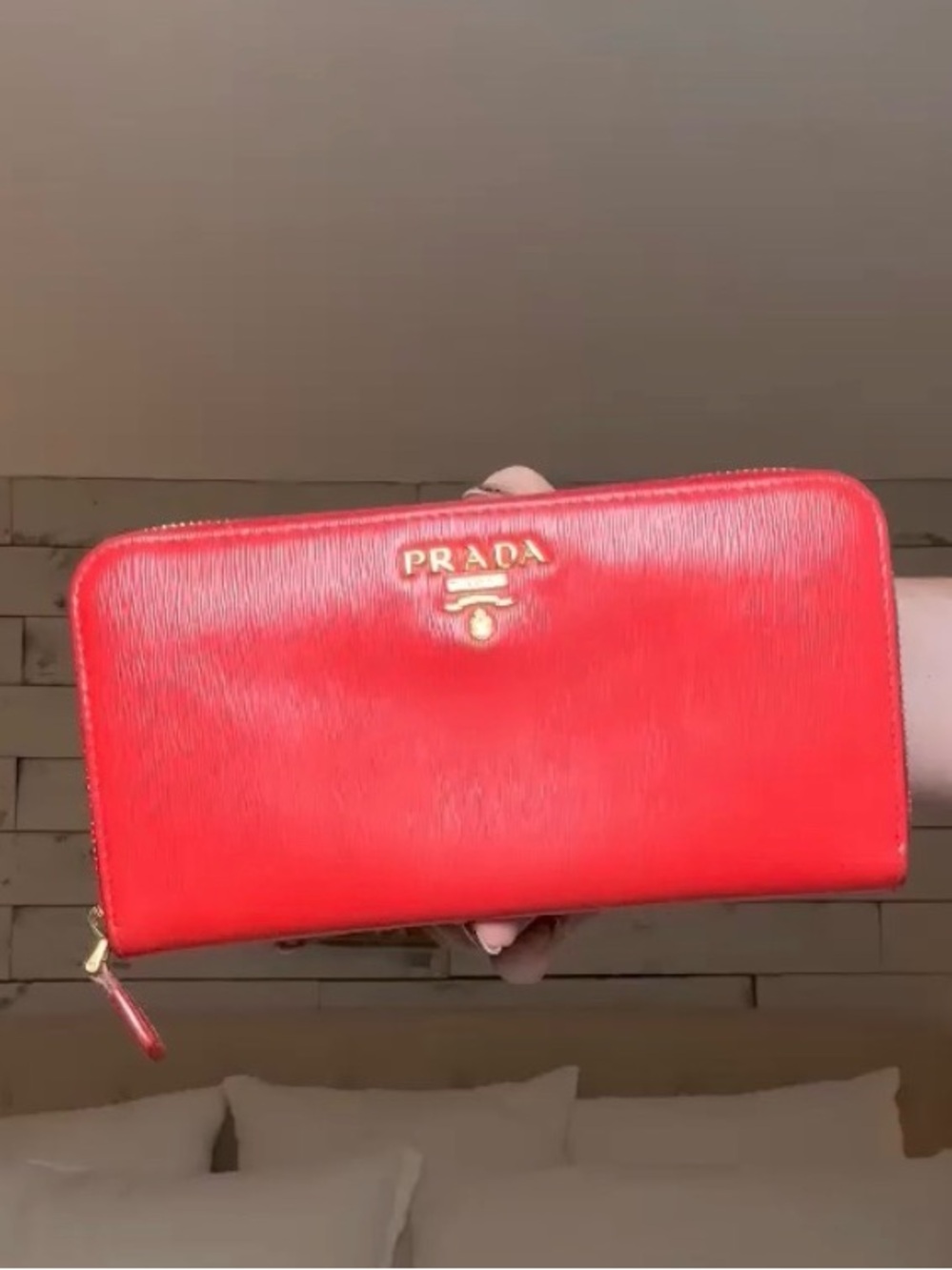 Prada zip-around continental wallet in Vitello Move leather in red (Lacca) - Picture 1 of 14